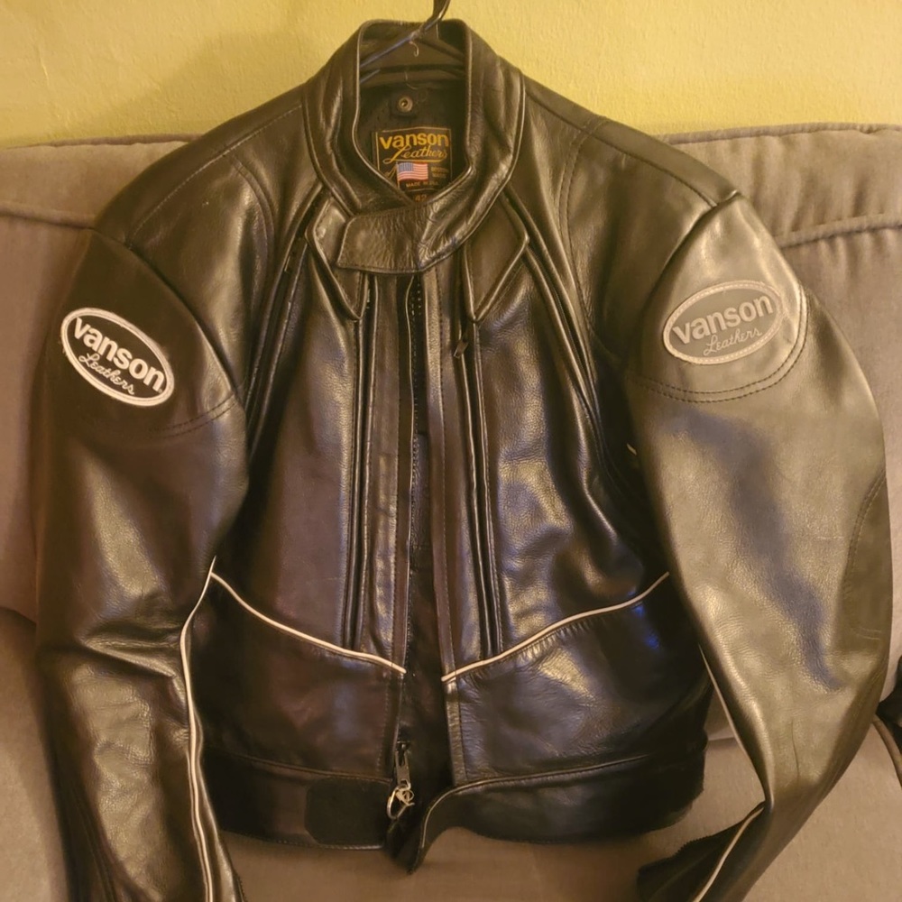 Classic Vanson jacket… gently used. Size 42 men